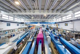 Die Neutronenleiterhalle des FRM II, in der u. a. Forschung nach Antibiotika-Resistenzen am Instrument betrieben wird. (Bernhard Ludewig, BioDiff)