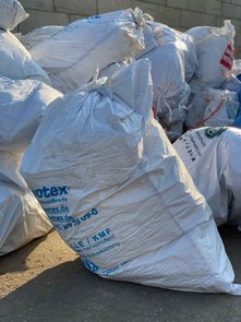 Die S&auml;cke werden gepresst und dann in der M&uuml;lldeponie in Spitzlberg, Landkreis Landshut, abgelagert.